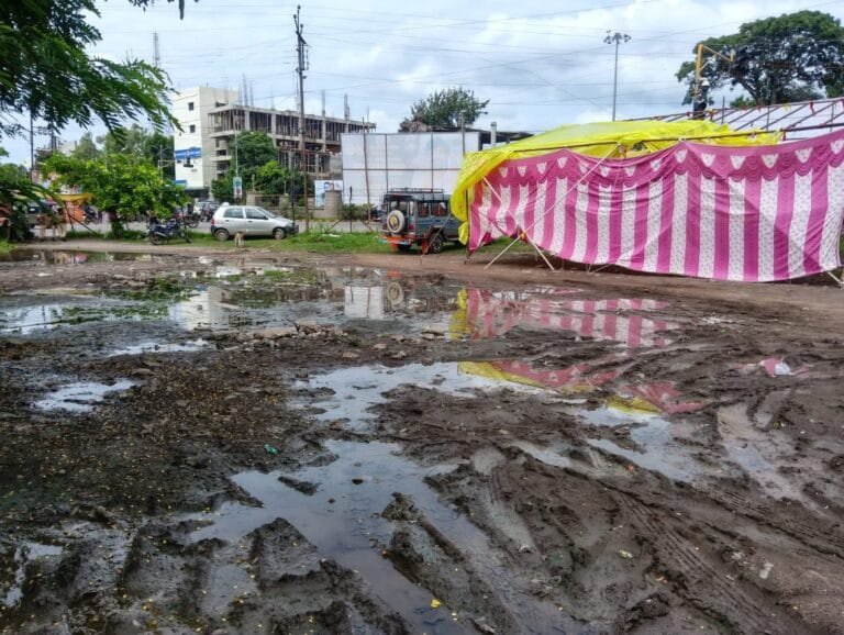 परभणीतील उपोषण मैदानाच्या दुरुस्तीची मागणी …