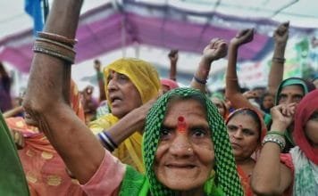 कर्मचारींच्या हक्कांची सुरक्षा: नियमन आणि संरक्षण (Workers’ Rights: Regulation and Protection)