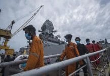 लेबर काँट्रॅक्टिंगच्या थरावर थर रचनेत , प्रत्येक पुढचा थर कमी कमी मार्जिन्सवर काम करतो …