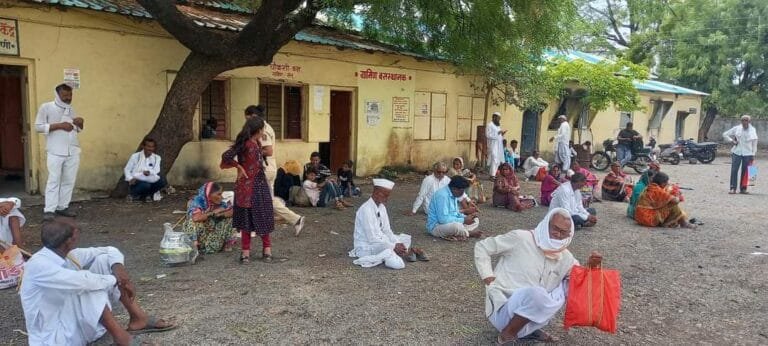 परभणीच्या मध्यवर्ती बस स्थानकाची काय ही दशा !