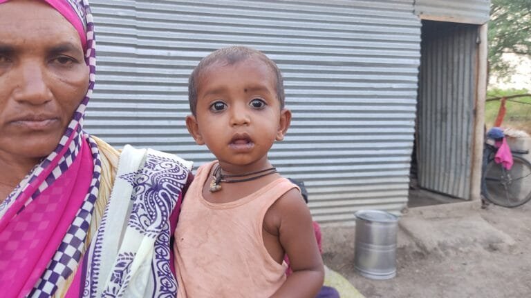 कोरोना महामारीचे संकट ओसरले पण त्या काळाच्या उदरात गडप झालेल्या मानवी शोकांतिकांच्या अव्यक्त अश्या एक एक कहाण्या मन हेलावून सोडणाऱ्या आहेत…