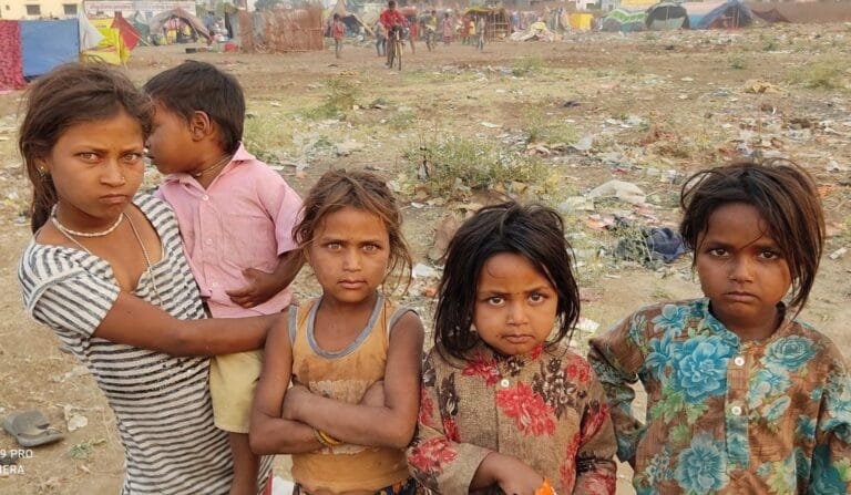कसे जगतात पालावरचे भटके-विमुक्त….?