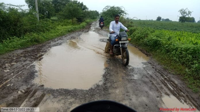 संबर ते मटकऱ्हाळा रस्त्याची दुरवस्था श्रमिक विश्व न्युज