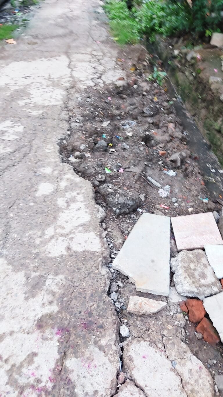 परभणी शहर महानगर पालिकेकडून अंतर्गत रस्ते फोडून रस्त्यांची वाताहत …