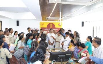 आशा स्वयंसेविकांच्या मानधनात ७ हजार रुपयांची वाढ. आशा स्वयंसेविकांच्या मानधनात ७ हजार रुपयांची वाढ.