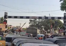 गंगाखेड नाका परिसरात अवजड वाहनांचा धोकादायक टर्न
