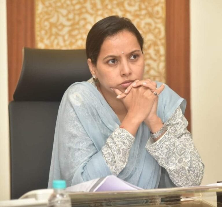 ‘मुख्यमंत्री माझी लाडकी बहिण’ योजनेच्या तांत्रिक पडताळणी साठी आधी एक रुपया जमा होणार …